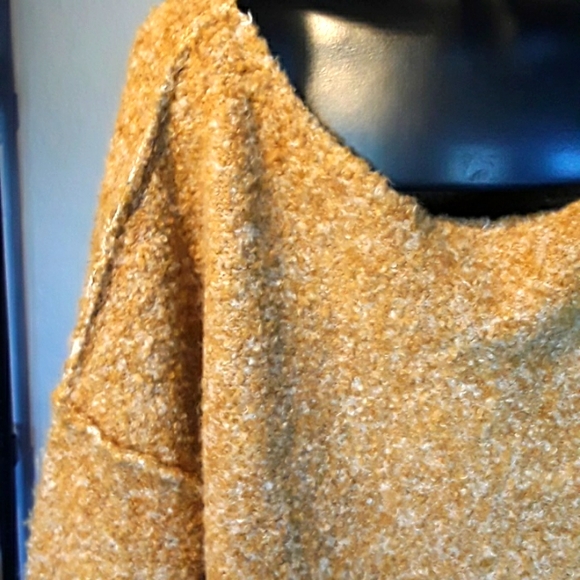 Free people sweater acrylic and a little wool size medium but really large - Picture 2 of 3